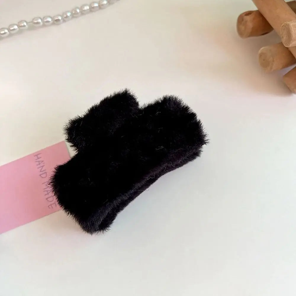 Cute Square Plush Hair Claw Ponytail Holder Korean Style Hair Clip Grab Clip Hair Accessories Large Shark Clip Streetwear