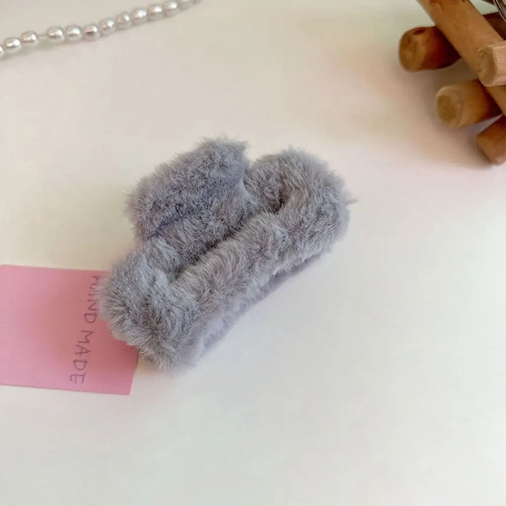 Cute Square Plush Hair Claw Ponytail Holder Korean Style Hair Clip Grab Clip Hair Accessories Large Shark Clip Streetwear